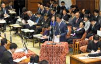 政府の方針は「沖縄により添う」